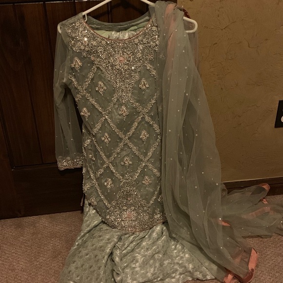 Fully Embellished Pakistani suit Outfit dress - Picture 5 of 5